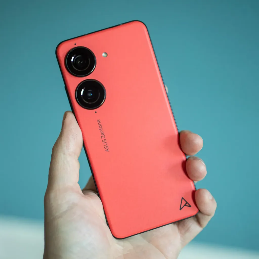 Asus Zenfone 10 Review: Design- Newfortech/ Newfortech.com