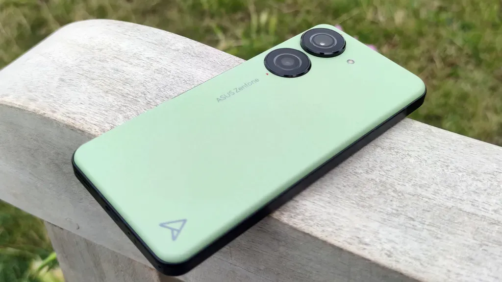 Asus Zenfone 10 Review: Software- Newfortech/ Newfortech.com