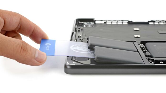 Apple makes the M5 MacBook Pro's battery ever so slightly Apple makes the M5 MacBook Pro's battery ever so slightly easier to replace