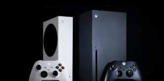 Xbox Series S and Xbox Series X side by side
