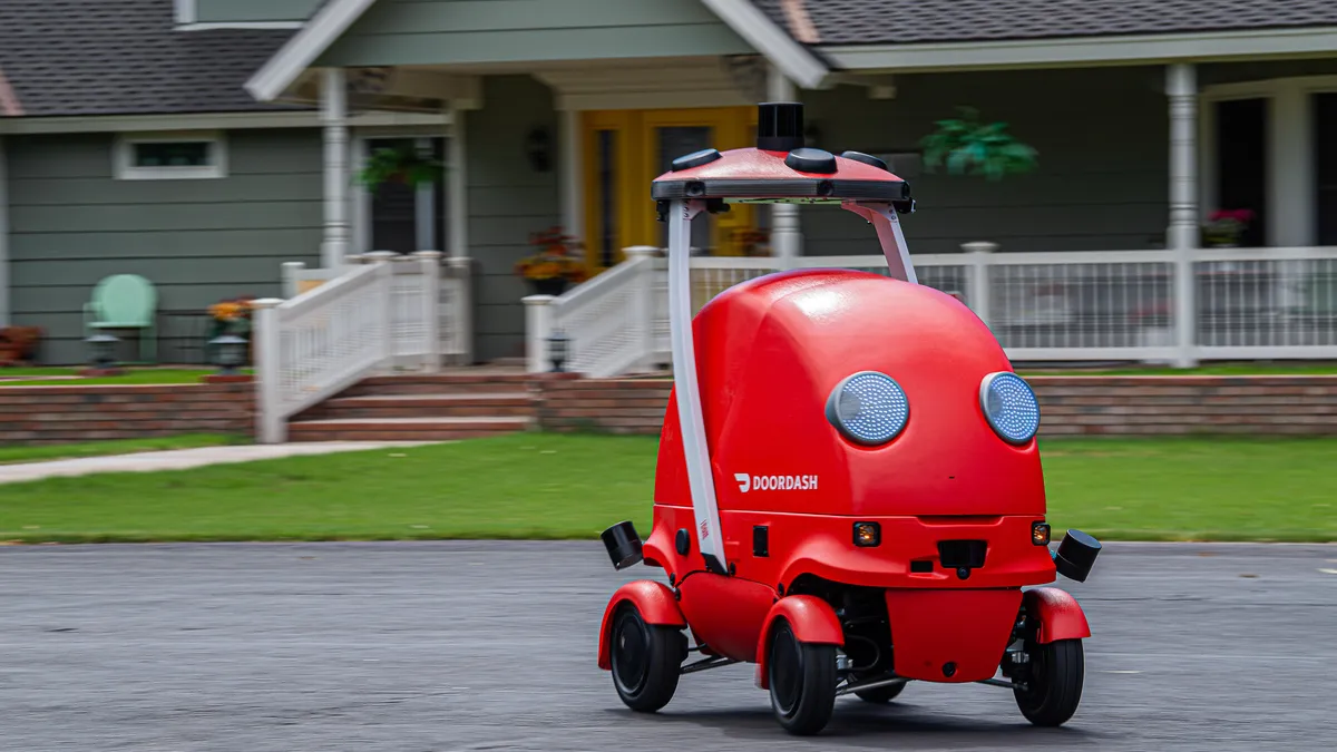 DoorDash's Dot Bot delivers your food and doesn't just drive along the ...