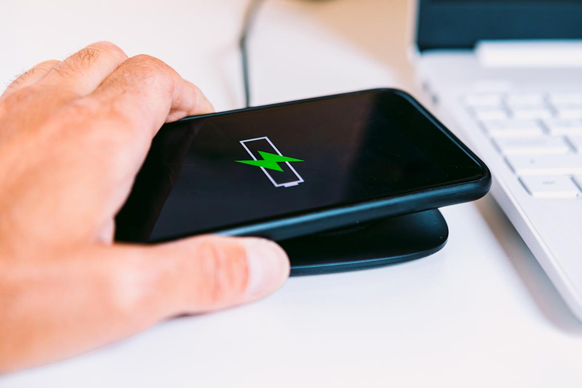 How to charge your phone at full power wirelessly