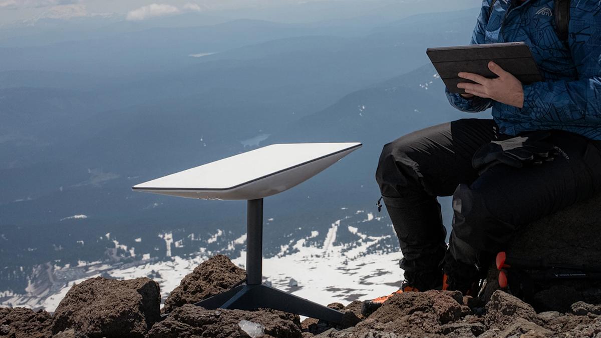 SpaceX acquires $2.6 billion more in spectrum licenses from EchoStar