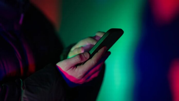 The neon call recording app suddenly disappeared. Now he's back for another try.