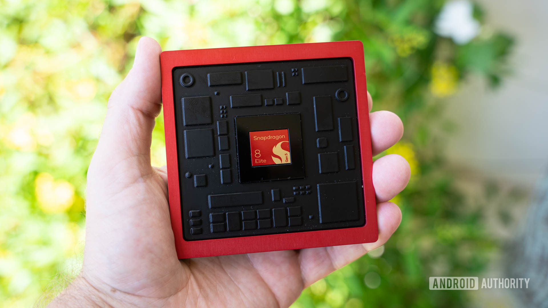 Snapdragon 8 Elite Gen 5 chip and device showcase at Qualcomm Snapdragon Summit 2025