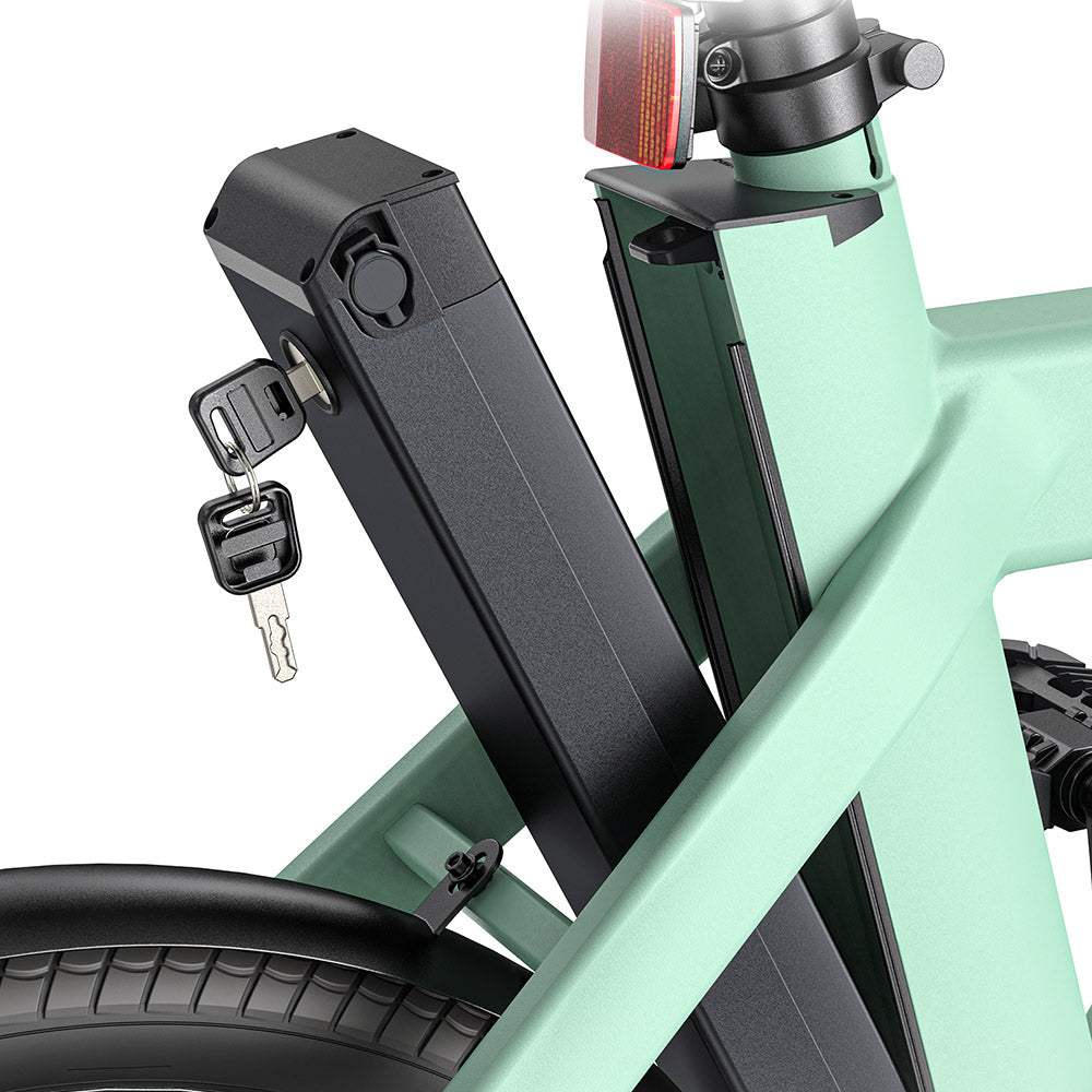 Engwe P20 36V 9.6Ah removable battery and rear hub motor detail